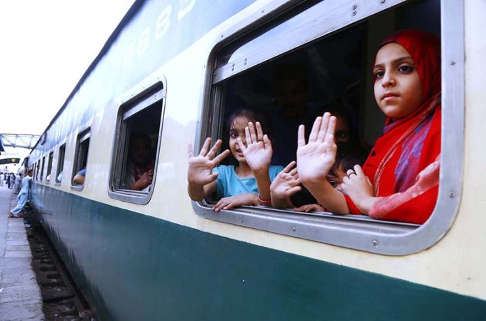 Railways’ Eid train operation gets passengers’ overwhelming response